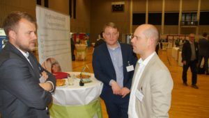 09 HealthPitch Stand